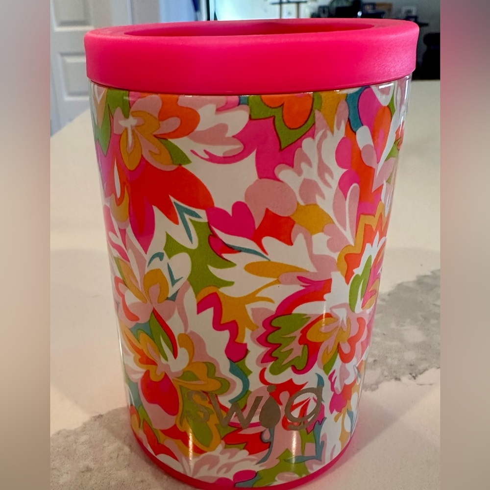 Swig 12 ounce can cooler Hawaiian pattern.
